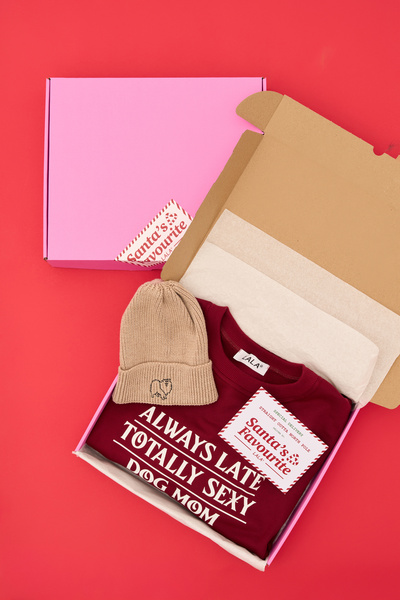 XMAS BOX Always Late Dog Mom Bluza + Czapka