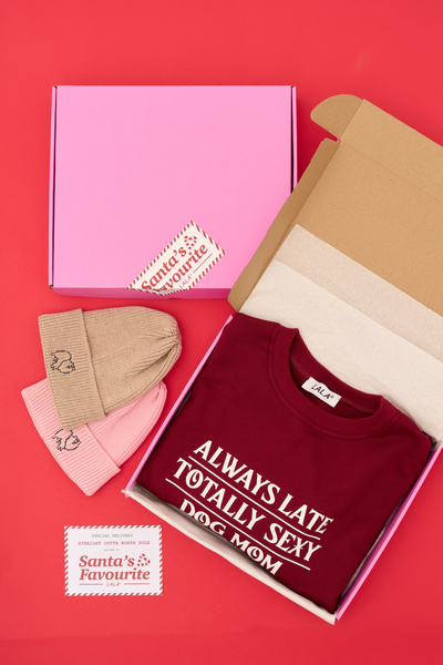 XMAS BOX Always Late Dog Mom Bluza + Dwie Czapki